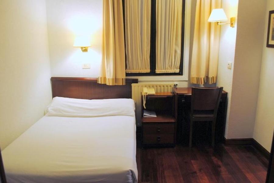 Hotel Zarauz Стая снимка